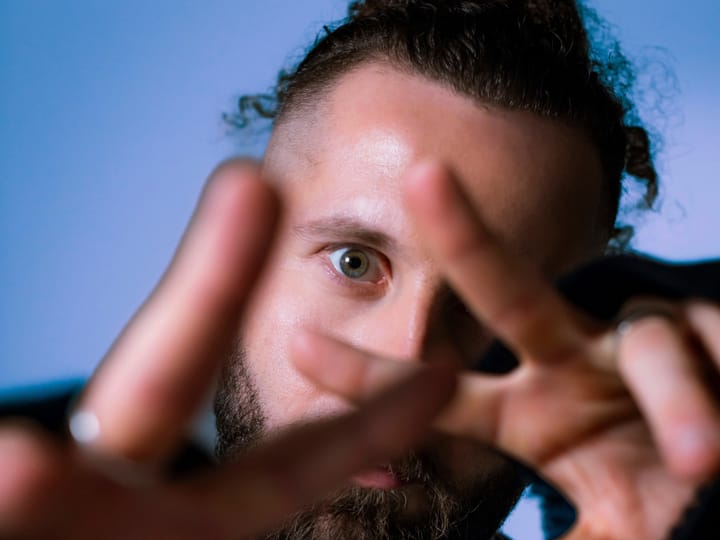Elderbrook Breathes New Life Into "Bette Davis Eyes" With Intimate Hotel Room Sessions Cover